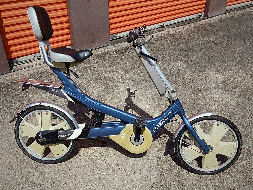 GIANT REVIVE DX Semi Recumbent Bicycle Grey
