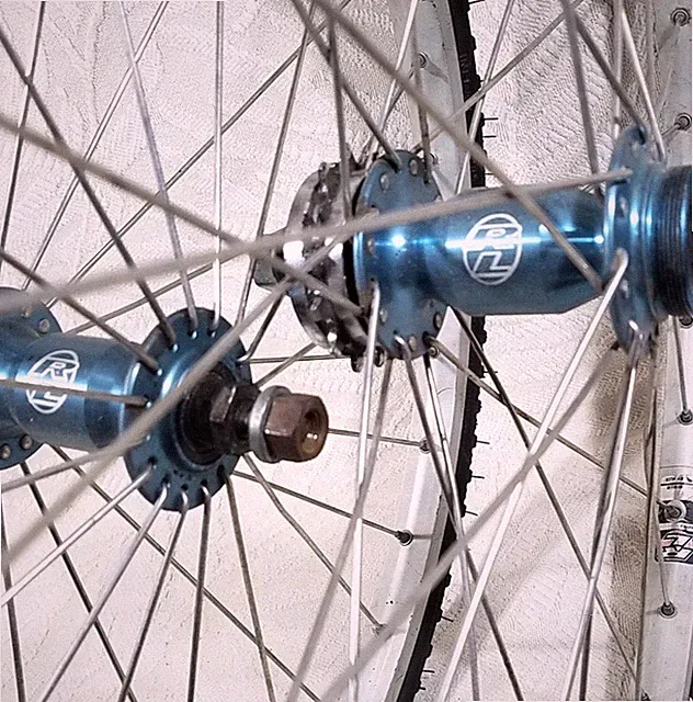 REDLINE BMX TOOTSIE ROLL BARREL BLUE HUBS RIMS 32H 20x1-1/8” RACING WHEELS VTG